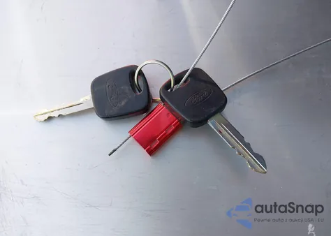 2002 Ford Focus Zx3 z USA, uszkodzony, nr VIN 3FAFP31352R155619